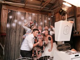 PHOTOBOOTH WITH DIGITAL PRINTS