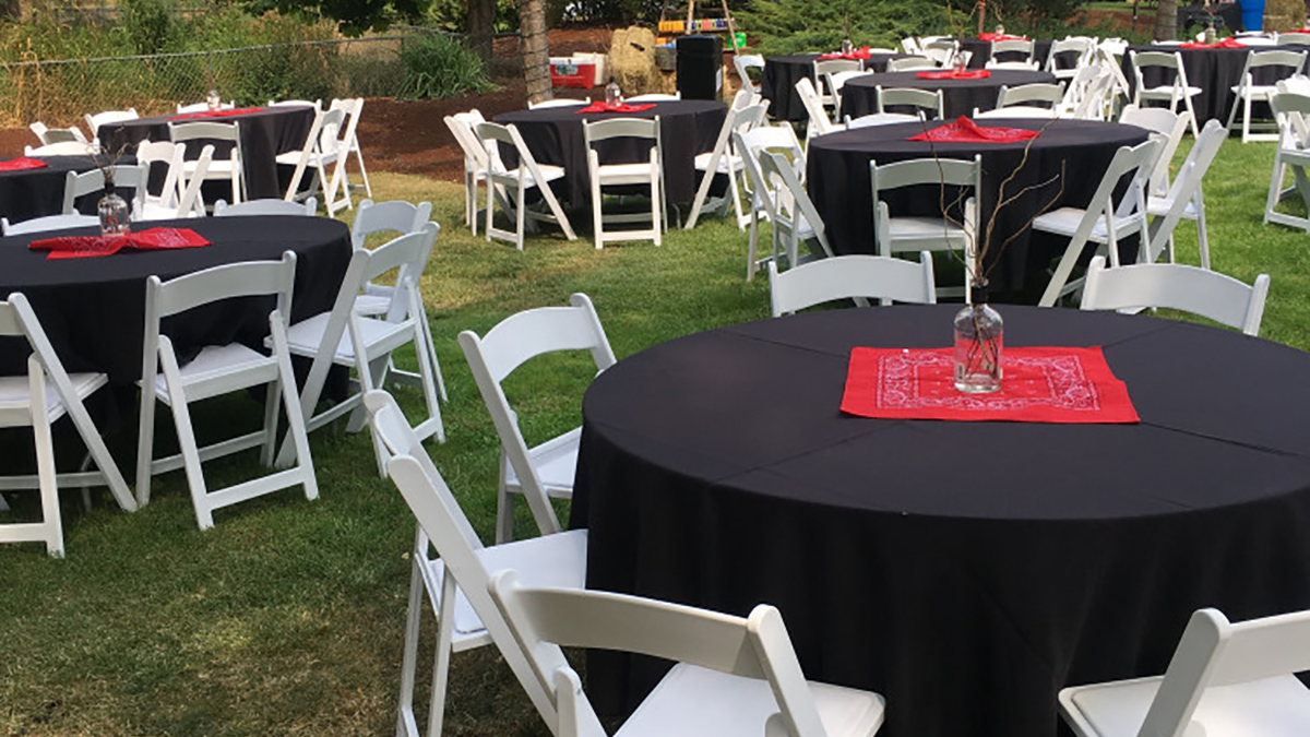 RENTA DE MESAS Y SILLAS - TABLE AND CHAIR RENTAL